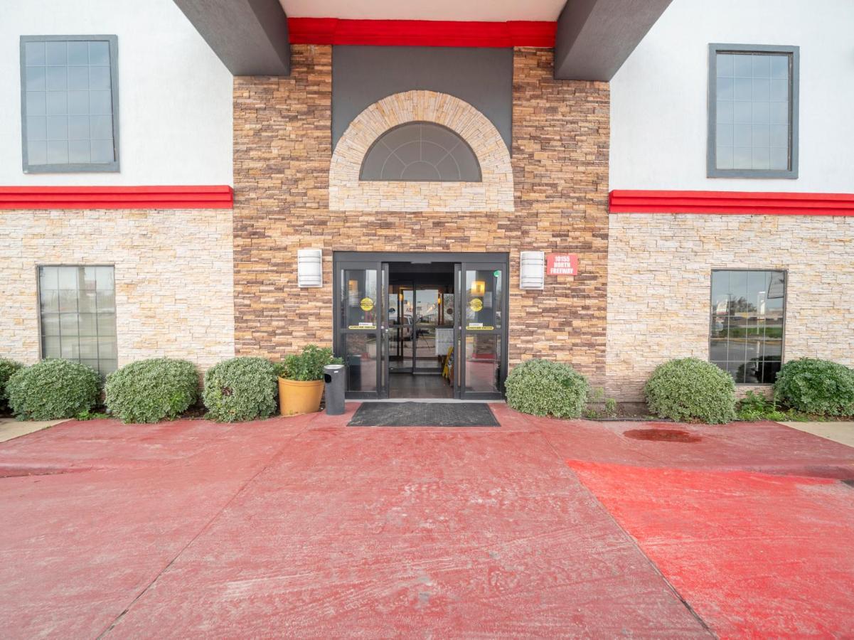 Baymont By Wyndham Houston North Hotel Exterior photo